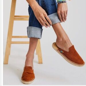 Ubuntu Life Brown Leather Mules. Size‎ 8W